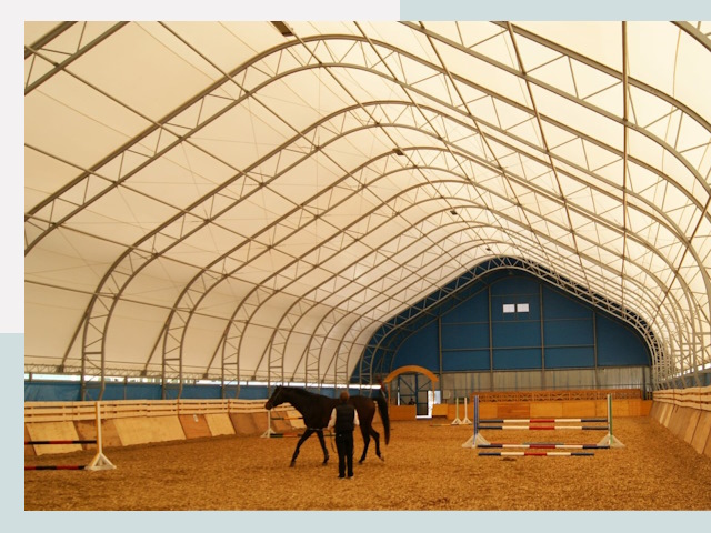 Строительство конных манежей в Карпинске